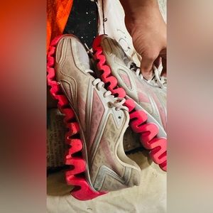 Women’s Reebok Zigtec size 8 tennis shoes